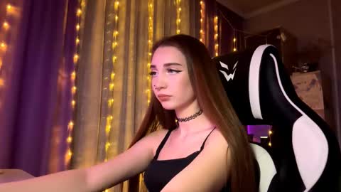 Snapshot of halliemcanaw chatting on December 2025 07:20:02 PM Holly online show from December 2025 07:20:02 PM