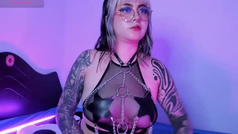 Snapshot of hallucigenia_sparza chatting on February 2025 04:00:01 PM Hallu online show from February 2025 04:00:01 PM