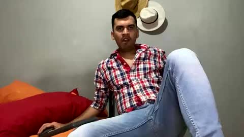 Snapshot of hamiltong12 chatting on November 2025 04:12:01 AM hamiltong12 online show from November 2025 04:12:01 AM