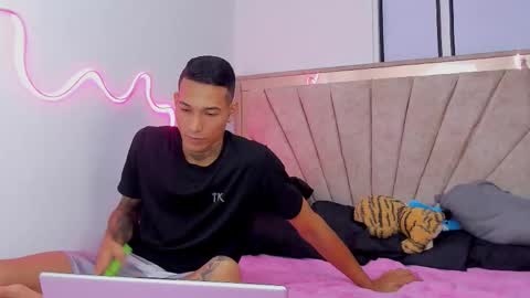 Hana and Zeta online show from March 2026 04:02:02 PM