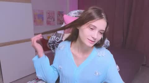 Snapshot of hana_flo chatting on September 2025 01:49:01 PM Hana online show from September 2025 01:49:01 PM