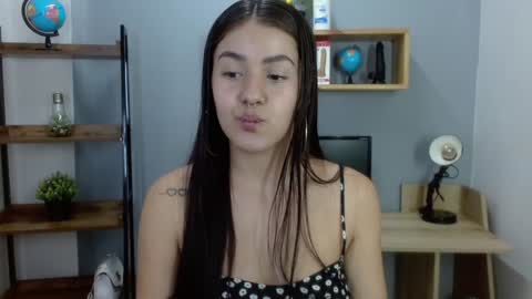 Snapshot of hanah_greey chatting on December 2024 08:06:02 PM HANAH online show from December 2024 08:06:02 PM