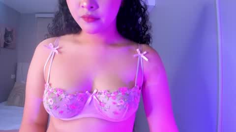 Hanna Lineros  online show from June 2026 12:47:02 PM