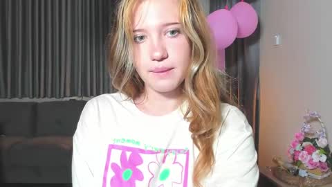 Snapshot of hanahwoods chatting on March 2025 07:43:02 PM hanahwoods online show from March 2025 07:43:02 PM