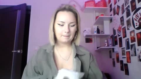Snapshot of hancastillio chatting on September 2025 01:05:02 PM Caroline online show from September 2025 01:05:02 PM