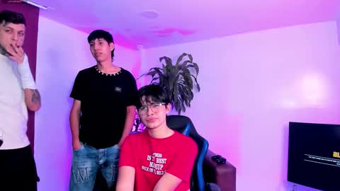 Snapshot of handsomeboys19 chatting on September 2025 01:39:02 AM leonardfarrucknick and otis online show from September 2025 01:39:02 AM