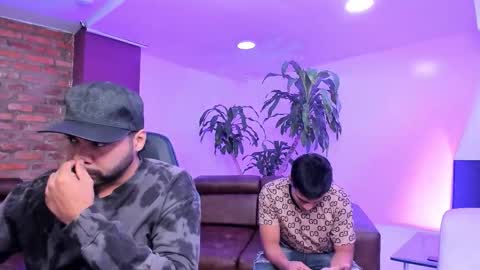 Snapshot of handsomeboys19 chatting on October 2025 01:39:02 PM leonardfarrucknick and otis online show from October 2025 01:39:02 PM