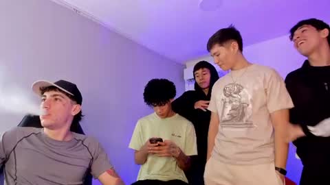 leonardfarrucknick and otis online show from June 2026 08:52:02 PM
