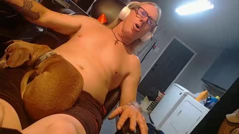 Snapshot of handystud33 chatting on October 2025 08:35:02 AM handystud33 online show from October 2025 08:35:02 AM