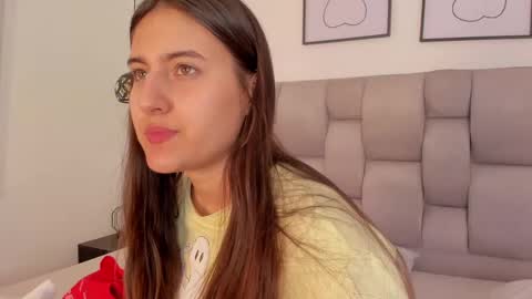 hanna__evans_ online show from October 2025 12:25:02 PM