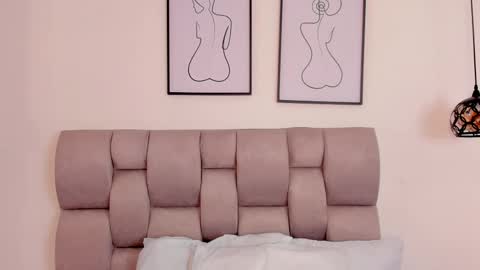 hanna__evans_ online show from October 2025 12:17:01 PM