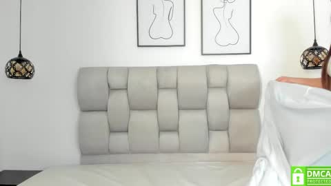 hanna__evans_ online show from April 2026 12:28:02 PM