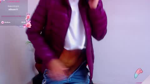 Snapshot of hanna_chloe chatting on December 2024 05:11:01 PM Sara online show from December 2024 05:11:01 PM
