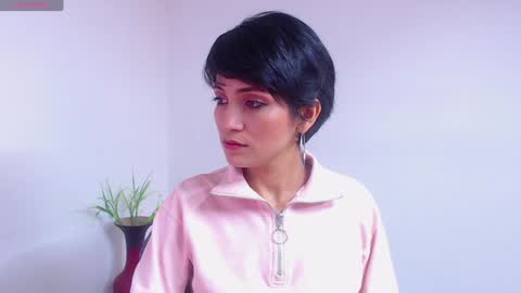 Snapshot of hanna_chloe chatting on January 2025 02:40:02 PM Sara online show from January 2025 02:40:02 PM
