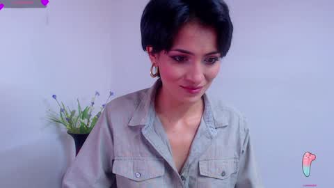 Snapshot of hanna_chloe chatting on February 2025 03:06:01 PM Sara online show from February 2025 03:06:01 PM