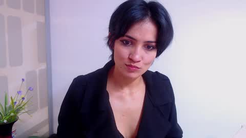 Snapshot of hanna_chloe chatting on February 2025 05:17:02 PM Sara online show from February 2025 05:17:02 PM