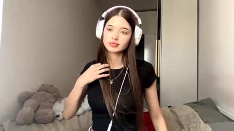 Snapshot of hannabuziak chatting on July 2026 06:28:02 AM Eva online show from July 2026 06:28:02 AM