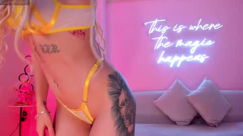 Snapshot of hannaconnor_ chatting on February 2025 10:43:02 PM Hanna Connor online show from February 2025 10:43:02 PM