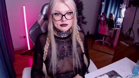 Snapshot of hannah_chaos chatting on January 2025 03:45:01 AM Hannah online show from January 2025 03:45:01 AM