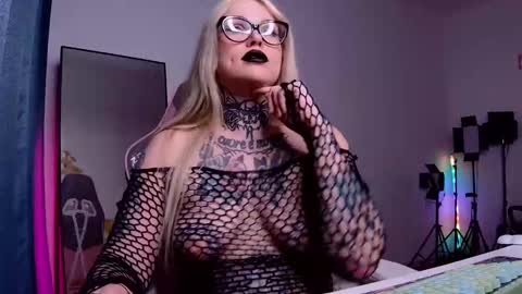 Snapshot of hannah_chaos chatting on January 2025 01:37:02 AM Hannah online show from January 2025 01:37:02 AM