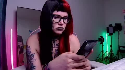 Snapshot of hannah_chaos chatting on February 2025 05:21:02 AM Hannah online show from February 2025 05:21:02 AM