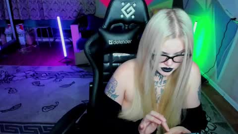 Snapshot of hannah_chaos chatting on February 2025 03:05:02 PM Hannah online show from February 2025 03:05:02 PM