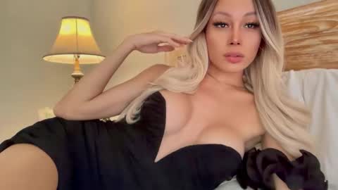 Snapshot of hannah_girl_ chatting on November 2025 01:43:02 PM Im your naughty girl and porn star in bed Hannah online show from November 2025 01:43:02 PM