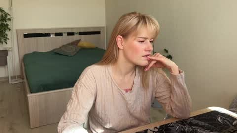 Snapshot of hannah_levis_ chatting on April 2026 07:05:01 AM hannah levis online show from April 2026 07:05:01 AM