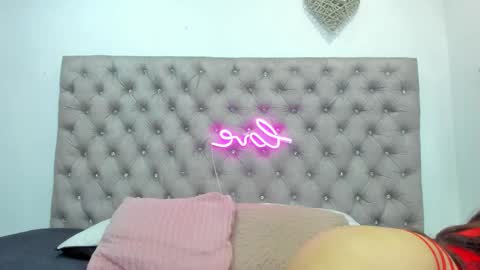 HANNAH MILLER online show from October 2025 05:45:01 PM