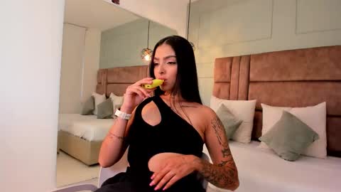 Hannah Milton online show from November 2025 10:19:02 PM