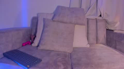 Hannah  online show from November 2025 11:25:01 PM