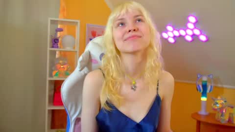 Snapshot of hannahhollis chatting on April 2026 06:55:02 AM Hannah online show from April 2026 06:55:02 AM