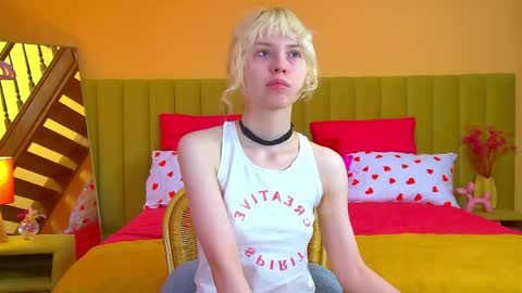 Snapshot of hannahhollis chatting on May 2026 06:30:01 AM Hannah online show from May 2026 06:30:01 AM