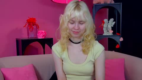 Snapshot of hannahhollis chatting on May 2026 06:10:02 AM Hannah online show from May 2026 06:10:02 AM