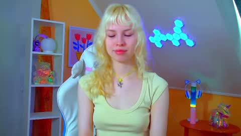 Snapshot of hannahhollis chatting on May 2026 06:21:01 AM Hannah online show from May 2026 06:21:01 AM