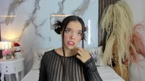 Hannahill69 online show from December 2025 05:15:02 AM