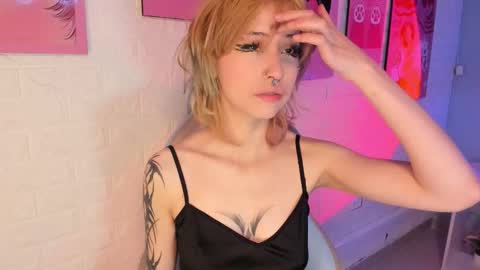Snapshot of hannahpage chatting on September 2025 11:56:01 AM Hannah online show from September 2025 11:56:01 AM