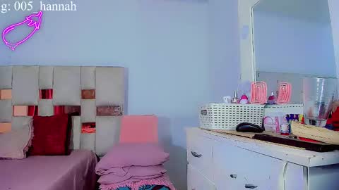 hannahsmit_ online show from October 2025 06:42:02 AM