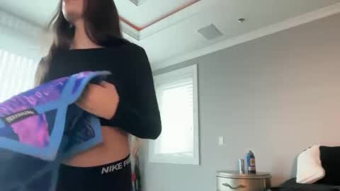 Hannah Taylor online show from February 2026 08:57:02 PM