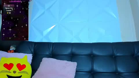 Hanna Independent Model online show from February 2025 12:48:02 PM