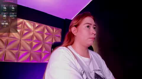 hannamartinn_ online show from October 2025 12:33:01 PM