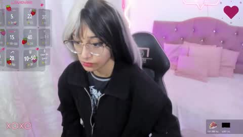 Snapshot of hanni_tay chatting on December 2025 11:41:02 AM HANNI online show from December 2025 11:41:02 AM