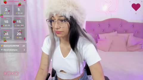 Snapshot of hanni_tay chatting on December 2025 11:52:02 AM HANNI online show from December 2025 11:52:02 AM