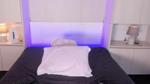 hannyk_ online show from September 2025 04:34:02 AM