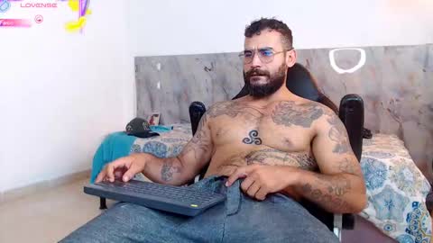 hanz_col online show from November 2025 11:42:02 PM