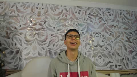 happy_cream_ online show from January 2025 11:31:01 AM