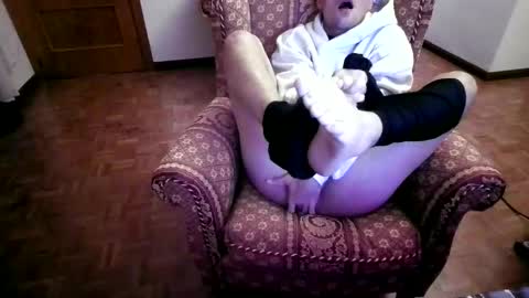 happy_fox57 online show from January 2026 03:39:02 PM