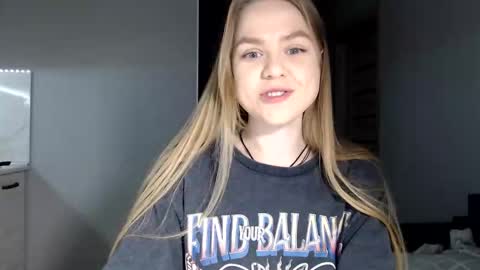 Snapshot of happy_fox_ chatting on March 2026 09:10:01 PM happy_fox_ online show from March 2026 09:10:01 PM