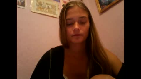 Snapshot of happyemily19 chatting on September 2025 06:24:02 PM HappyEmily online show from September 2025 06:24:02 PM