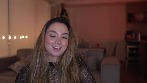 Snapshot of happyhoney_ chatting on December 2024 04:04:02 AM Sophie War online show from December 2024 04:04:02 AM